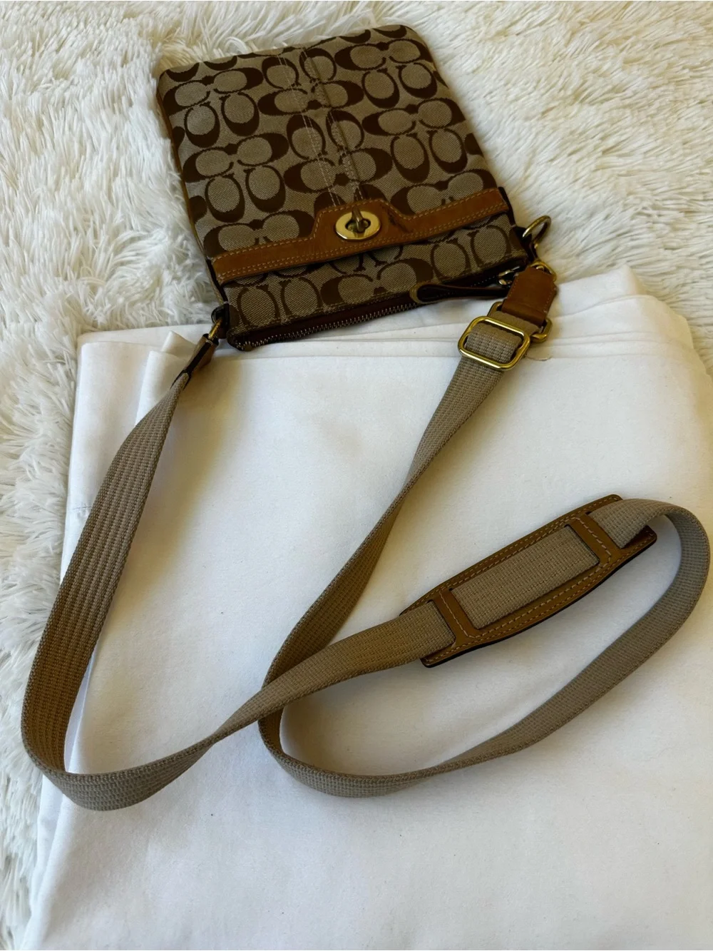 Coach Signature Swingback Crossbody Khaki Brown Canvas Legacy Turnlock Y2K